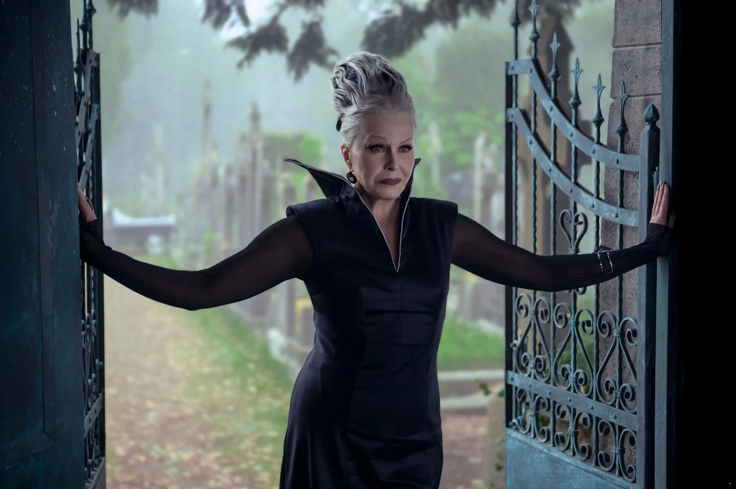 Уэнсдэй смотреть онлайн